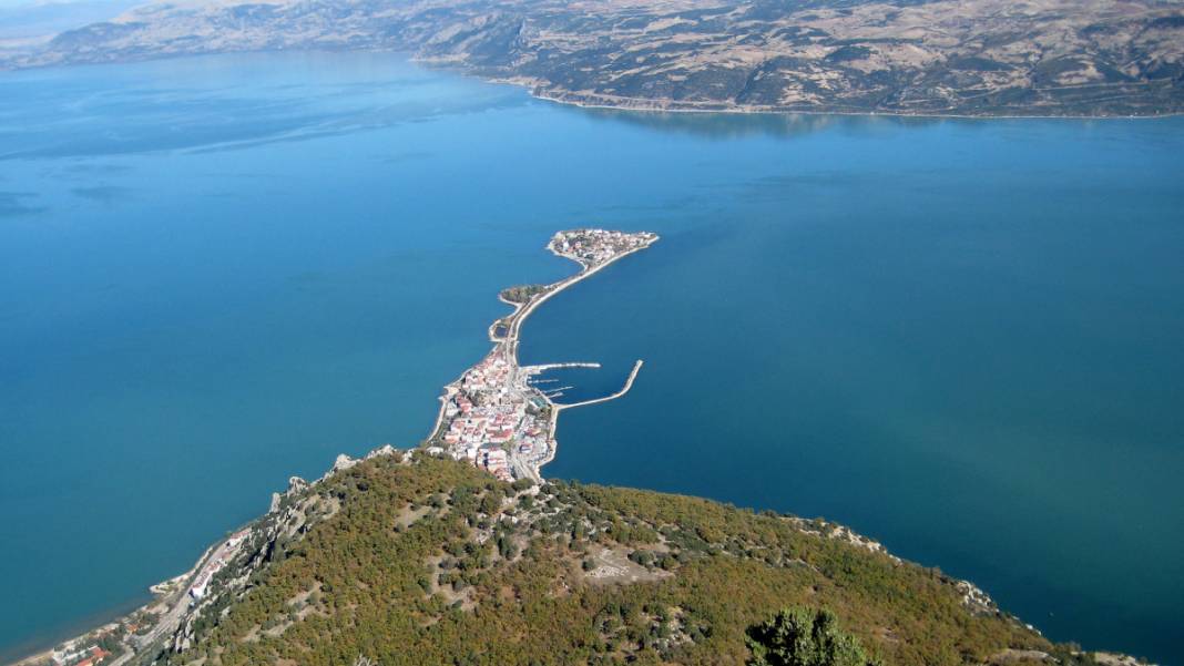 Eğirdir Gölü alarm veriyor: Derinlik 4 metrenin altına indi 7